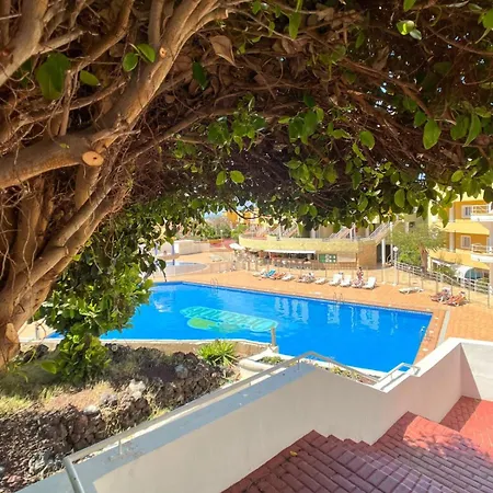 Apartment 1 Bedroom With Terrace, Pools & Walking Distance To