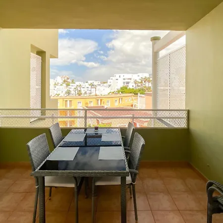 1 Bedroom With Terrace, Pools & Walking Distance To Apartamento