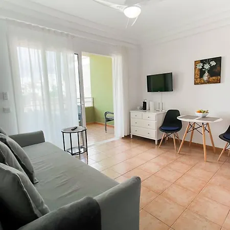Apartamento 1 Bedroom With Terrace, Pools & Walking Distance To
